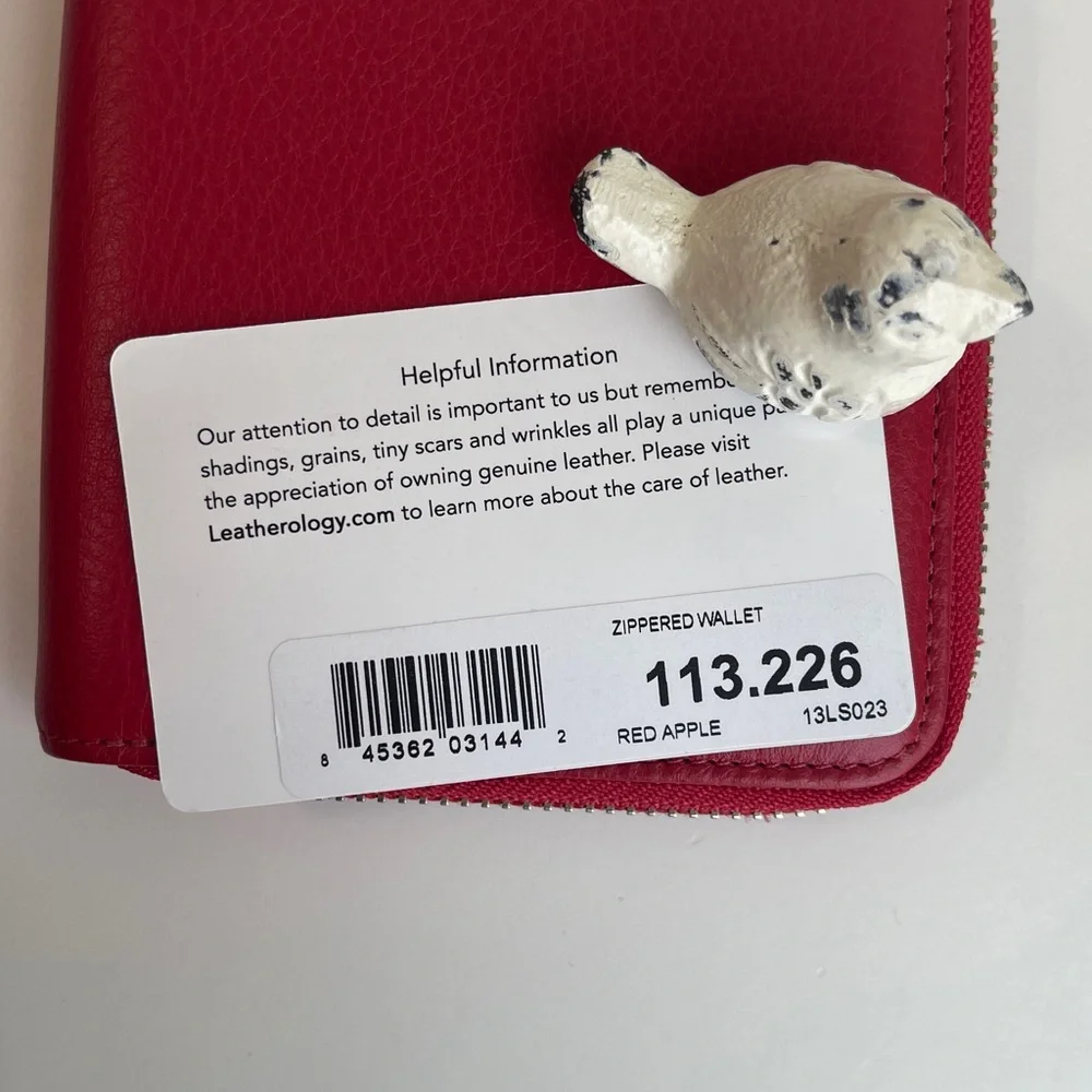LEATHEROLOGY Small Zippered Wallet Apple Red New With Tag 🏷️